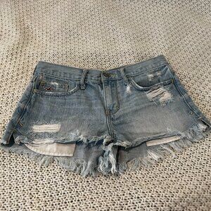 Hollister Distressed Light Wash Denim Shorts – Women’s Size 3